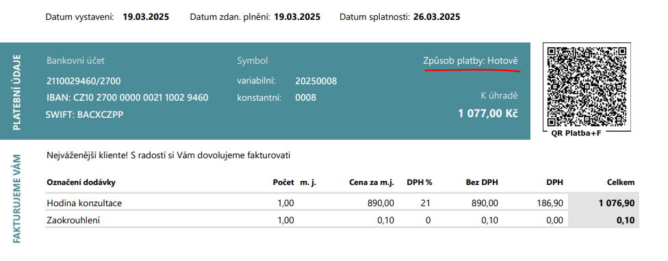Ukázka faktury s platbou v hotovosti. Faktura obsahuje základní údaje, jako je datum vystavení, datum zdanitelného plnění a datum splatnosti. V sekci platebních údajů je uveden bankovní účet, variabilní a konstantní symbol. Důležitou součástí je označení způsobu platby „Hotově“ a celková částka k úhradě. Faktura také obsahuje QR kód pro platbu a podrobnosti o fakturovaných položkách, včetně sazby DPH a zaokrouhlení.